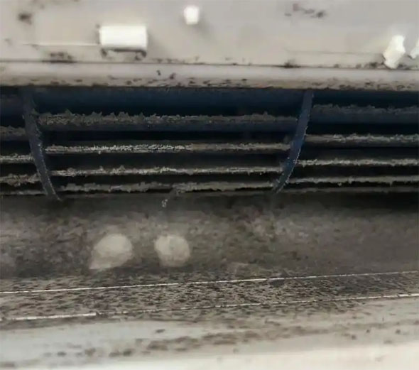 保定空调吹的风有股烧焦味是怎么回事